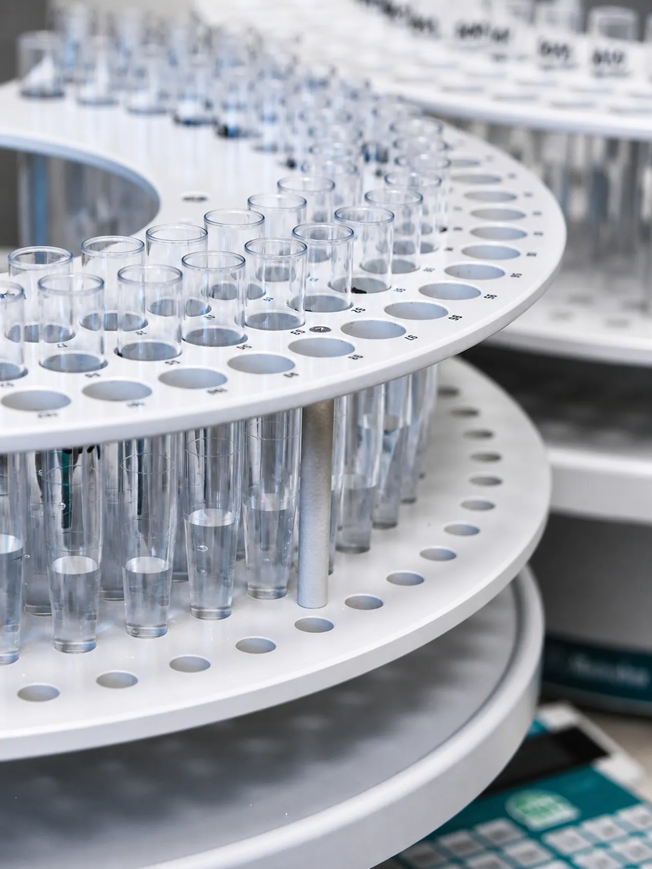 Samples in vials in a carousel autosampler during environmental analysis at the OIKOS laboratory